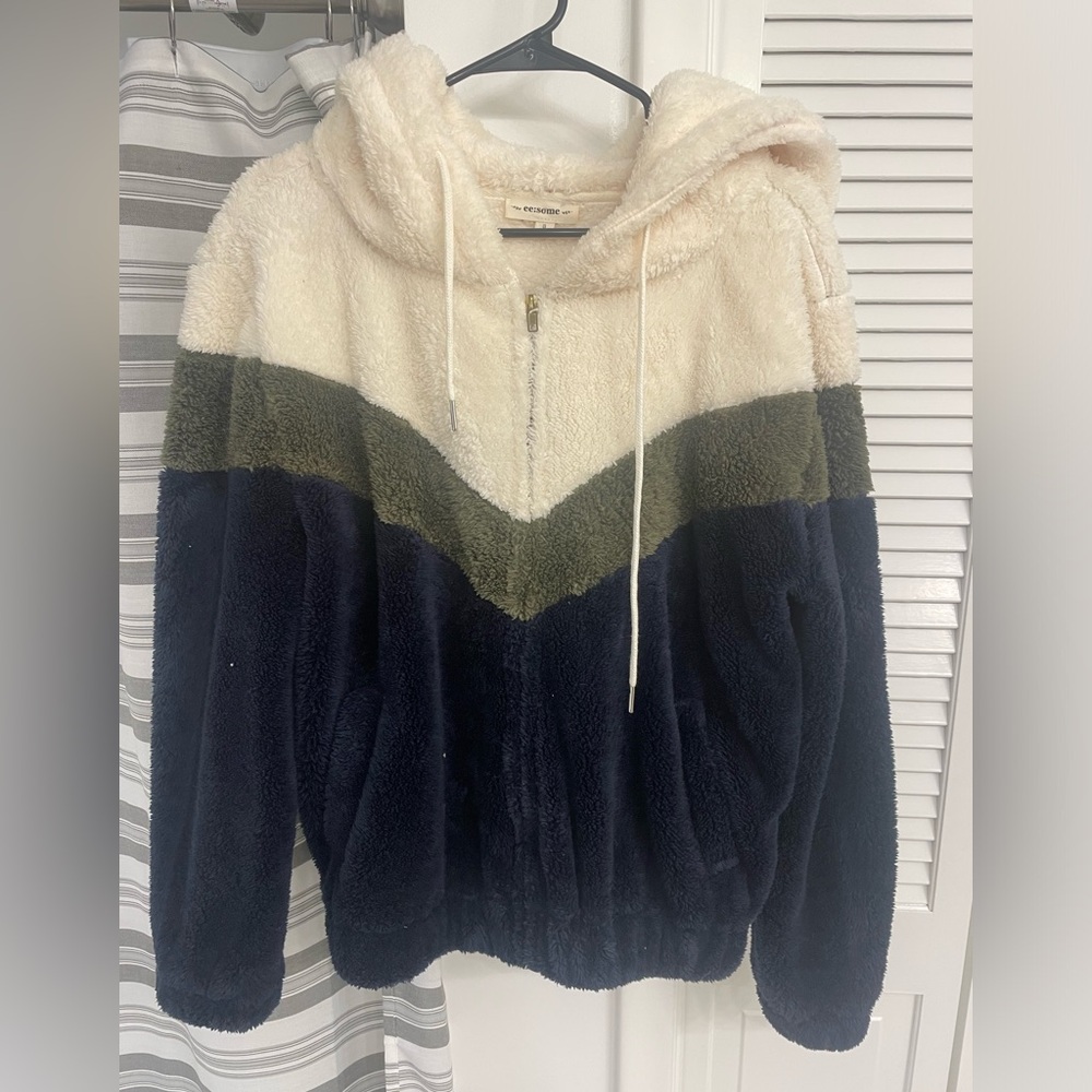 Women’s fuzzy zip up jacket